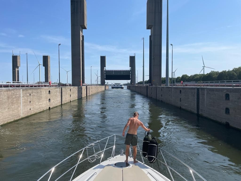 Motorjacht Caribe — foto 12