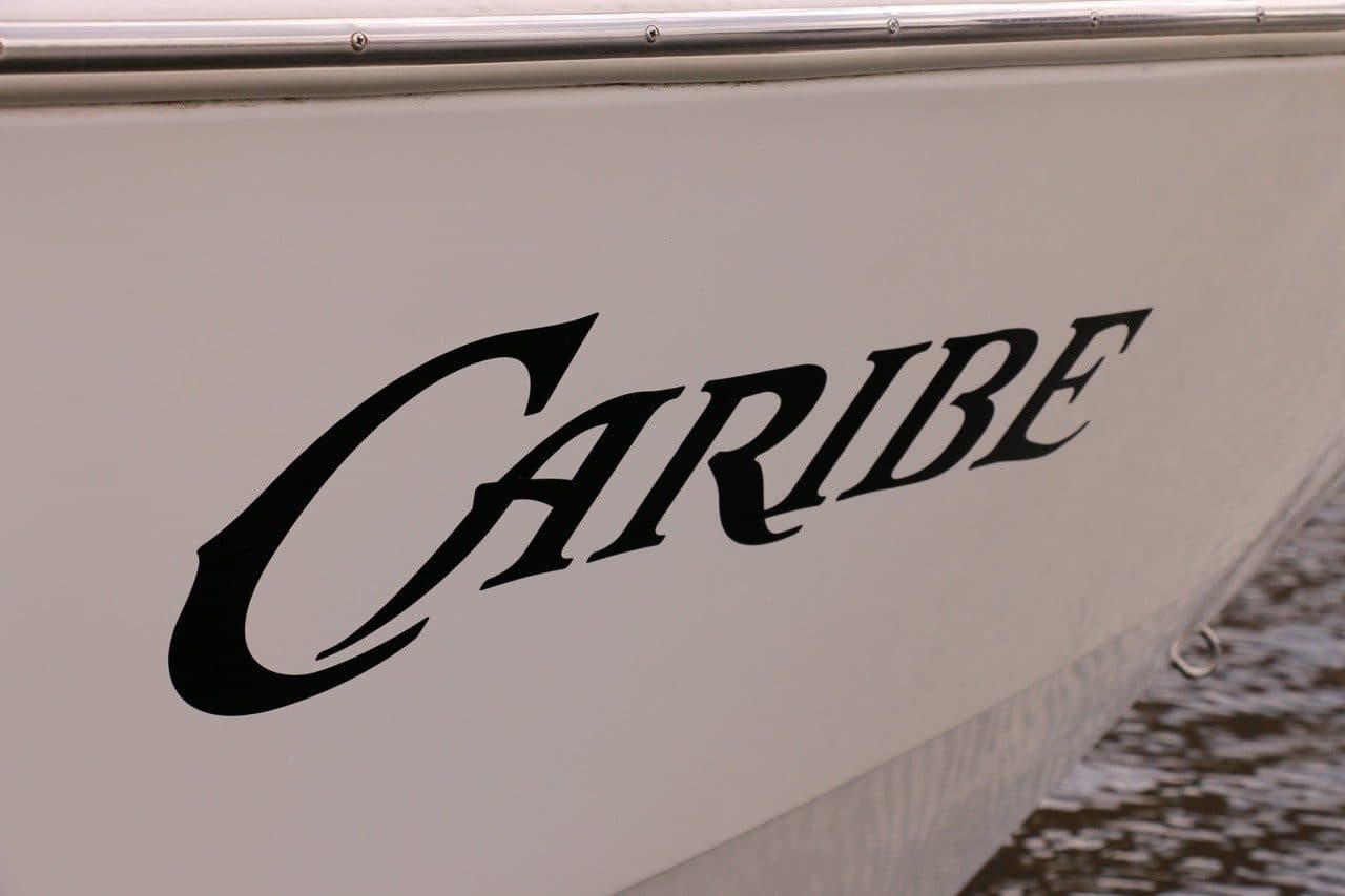 Motorjacht Caribe aangemeerd in het Willemdok