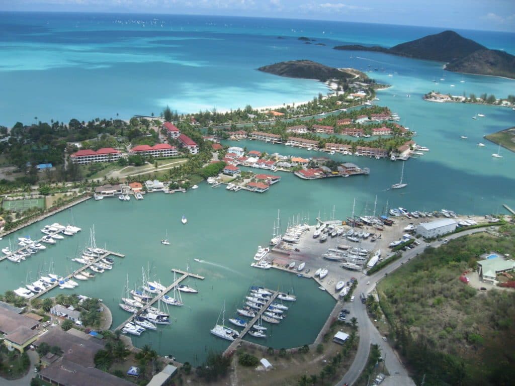 Wit zandstrand op Antigua